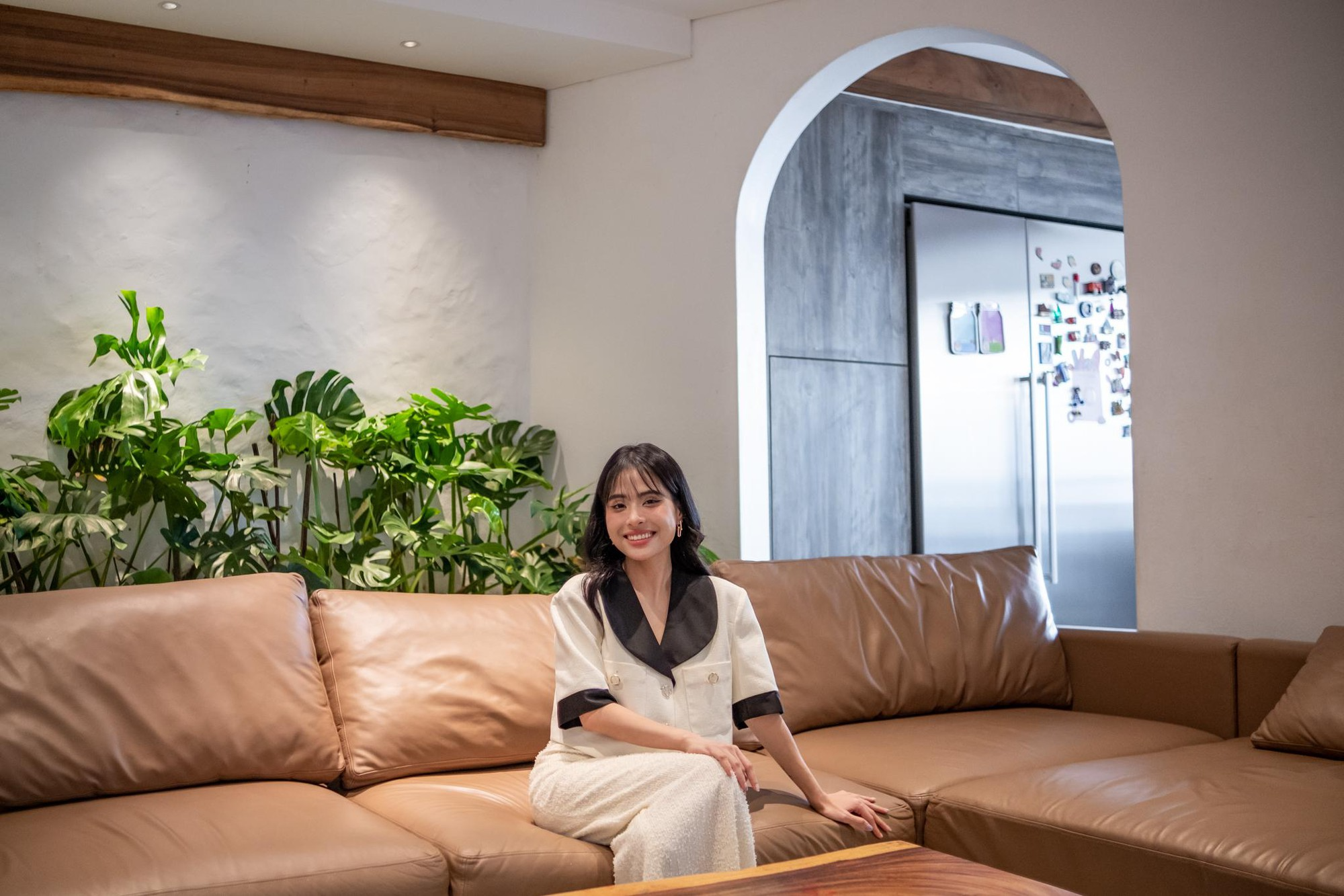 Cuộc sống sang chảnh của hội "ph&uacute; b&agrave;" Vbiz: Huyền Baby ở biệt thự 100 tỷ, Ngọc Thanh T&acirc;m sống trong "cung điện" đập th&ocirc;ng 6 căn- Ảnh 3.