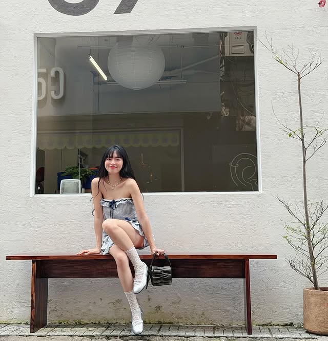 Mỹ nh&acirc;n Vbiz 31 tuổi mặt "b&uacute;ng ra sữa", style s&agrave;nh điệu đẹp như "s&aacute;ch mẫu"- Ảnh 10.