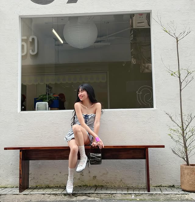 Mỹ nh&acirc;n Vbiz 31 tuổi mặt "b&uacute;ng ra sữa", style s&agrave;nh điệu đẹp như "s&aacute;ch mẫu"- Ảnh 9.