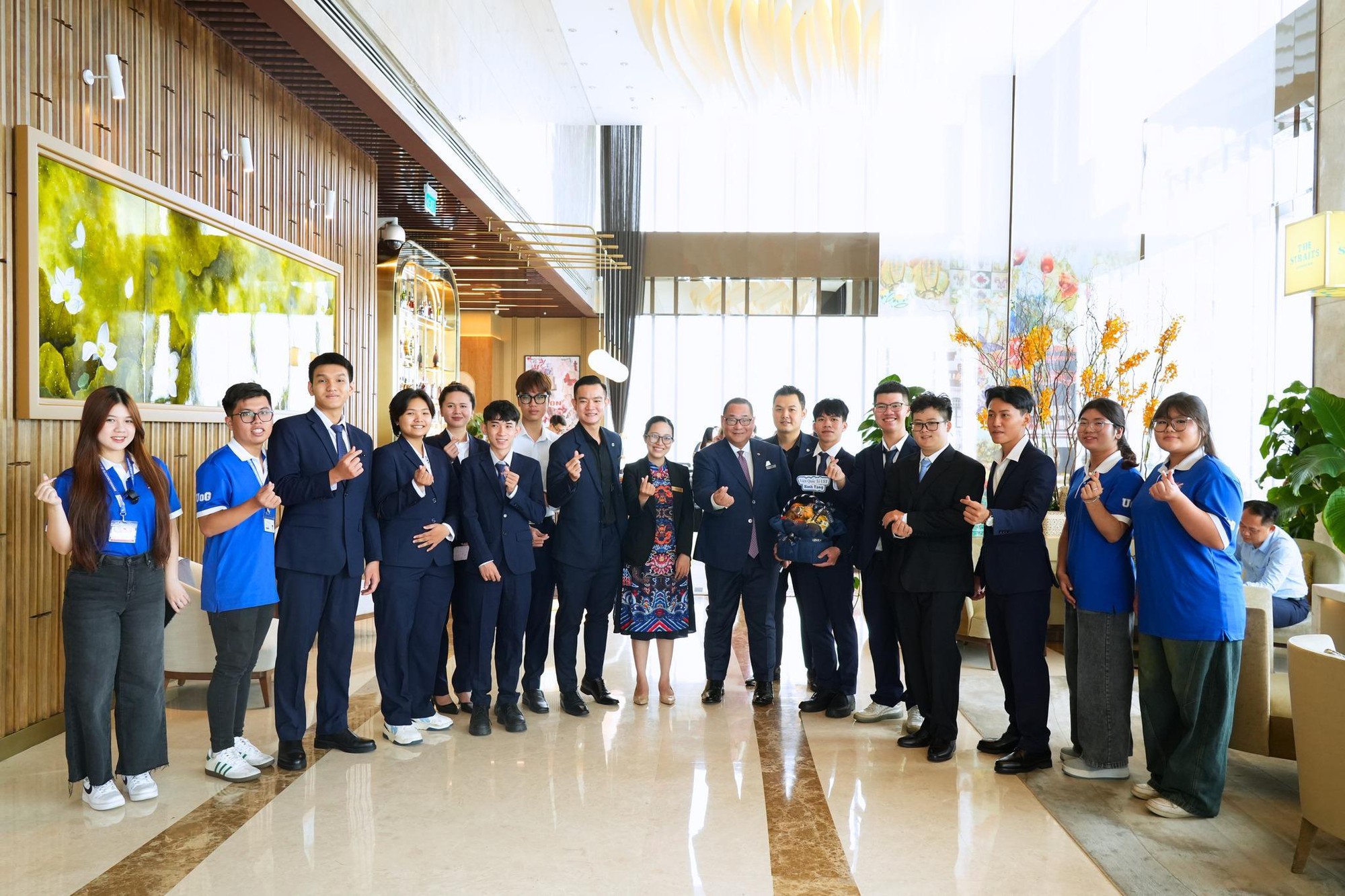 Cử nhân Anh Quốc Gloucestershire Vietnam: Từ học thực tiễn đến sự nghiệp toàn cầu- Ảnh 3. Cử nhân Anh Quốc Gloucestershire Vietnam: Từ học thực tiễn đến sự nghiệp toàn cầu- Ảnh 3.