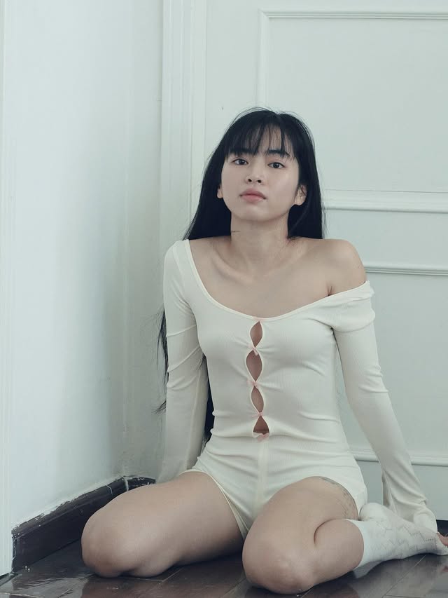 Mỹ nh&acirc;n Vbiz 31 tuổi mặt "b&uacute;ng ra sữa", style s&agrave;nh điệu đẹp như "s&aacute;ch mẫu"- Ảnh 1.