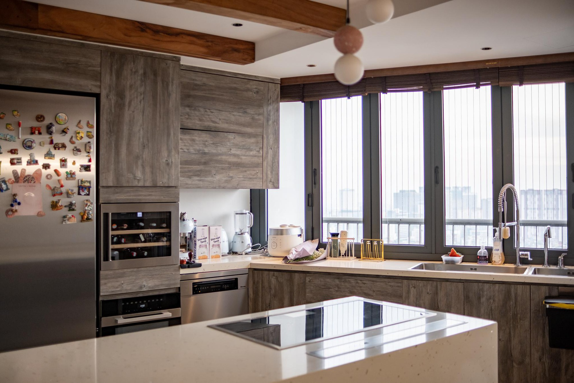 Cuộc sống sang chảnh của hội "ph&uacute; b&agrave;" Vbiz: Huyền Baby ở biệt thự 100 tỷ, Ngọc Thanh T&acirc;m sống trong "cung điện" đập th&ocirc;ng 6 căn- Ảnh 7.