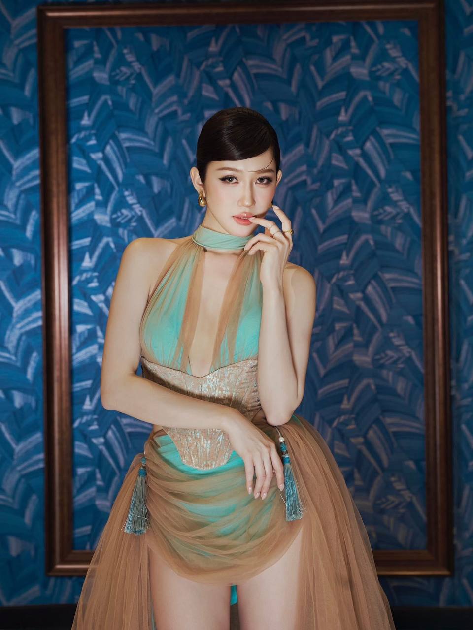 Th&uacute;y Ng&acirc;n lại c&oacute; tạo h&igrave;nh xuất sắc, lọt top mỹ nh&acirc;n đẹp nhất thế giới cũng phải- Ảnh 2.