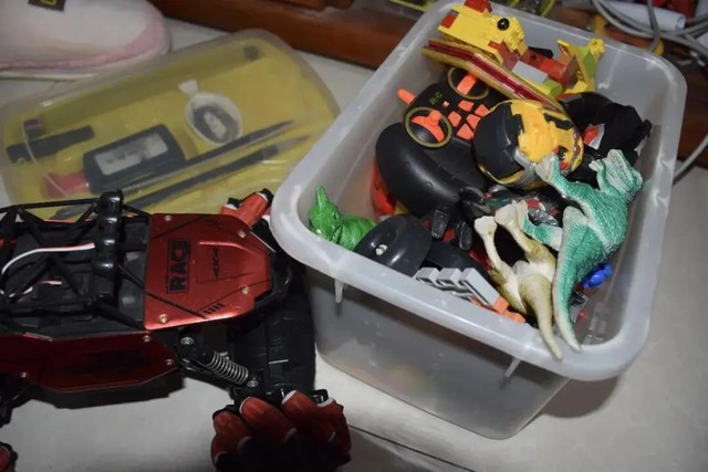 Bi kịch của cậu b&eacute; 14 tuổi vẫn phải mặc t&atilde;- Ảnh 1.