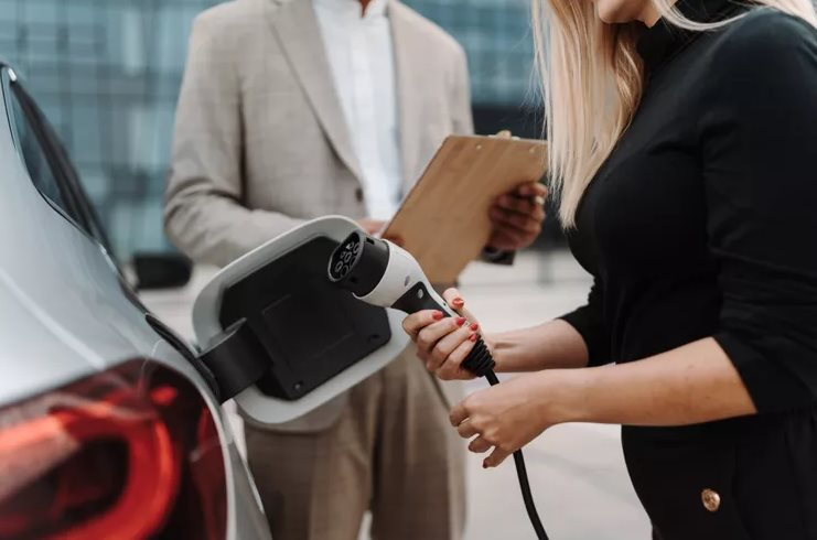 Tại sao xăng tăng cao tại Mỹ vẫn kh&ocirc;ng đủ sức thổi b&ugrave;ng cơn sốt xe điện: Nghịch l&yacute; từ t&uacute;i tiền người ti&ecirc;u d&ugrave;ng- Ảnh 2.