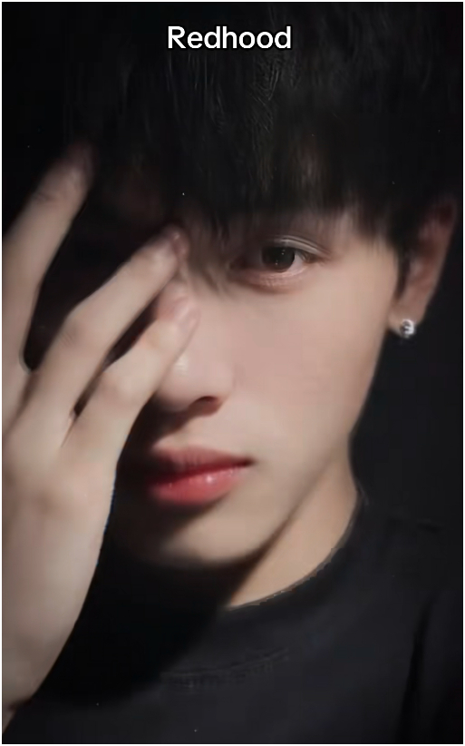 Rầm rộ trend &ldquo;chụp ảnh che nửa mặt" - Redhood l&agrave; g&igrave;? Tại sao viral?- Ảnh 5.