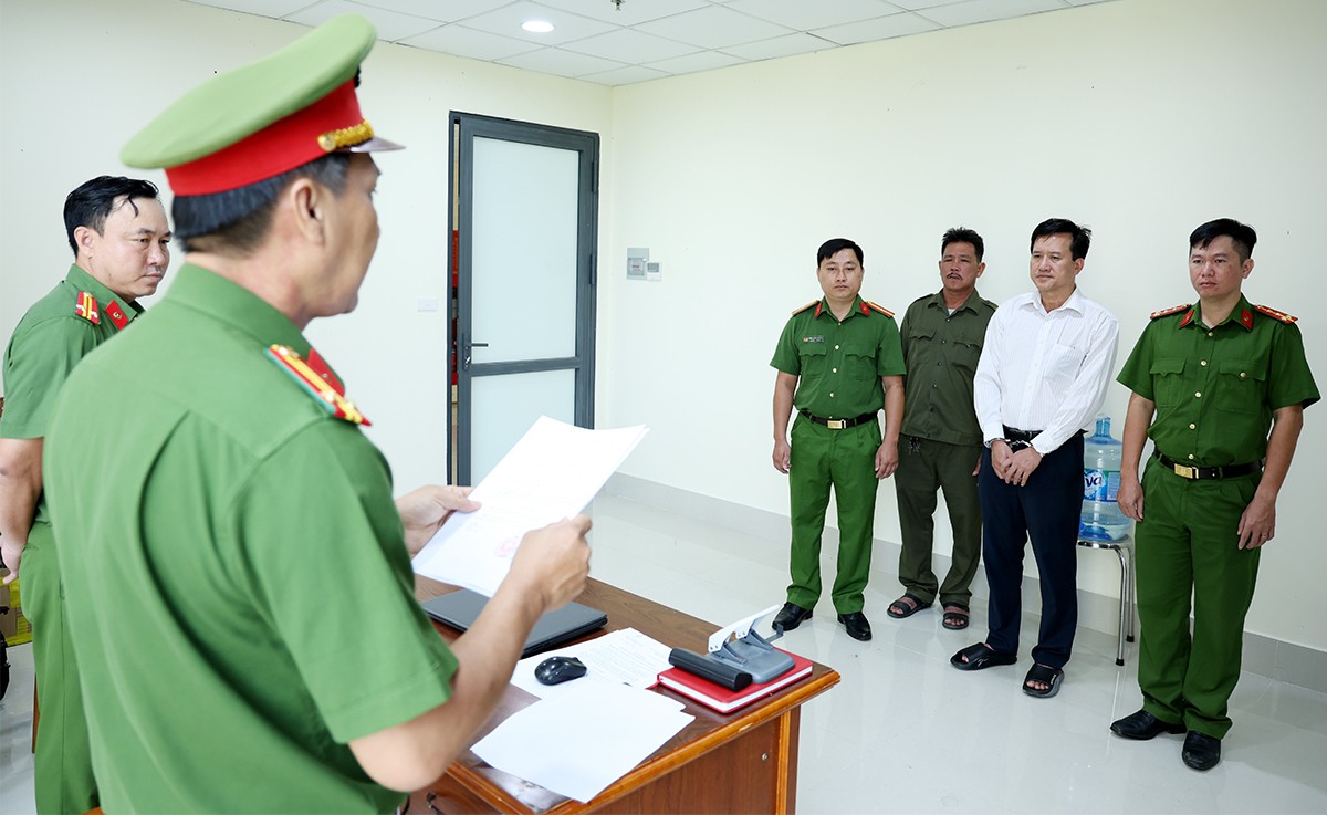 Ra lệnh bắt tạm giam Đỗ Viết Dự, cấm đi khỏi nơi cư tr&uacute; đối với Nguyễn Thị Mỹ Cơ- Ảnh 1.