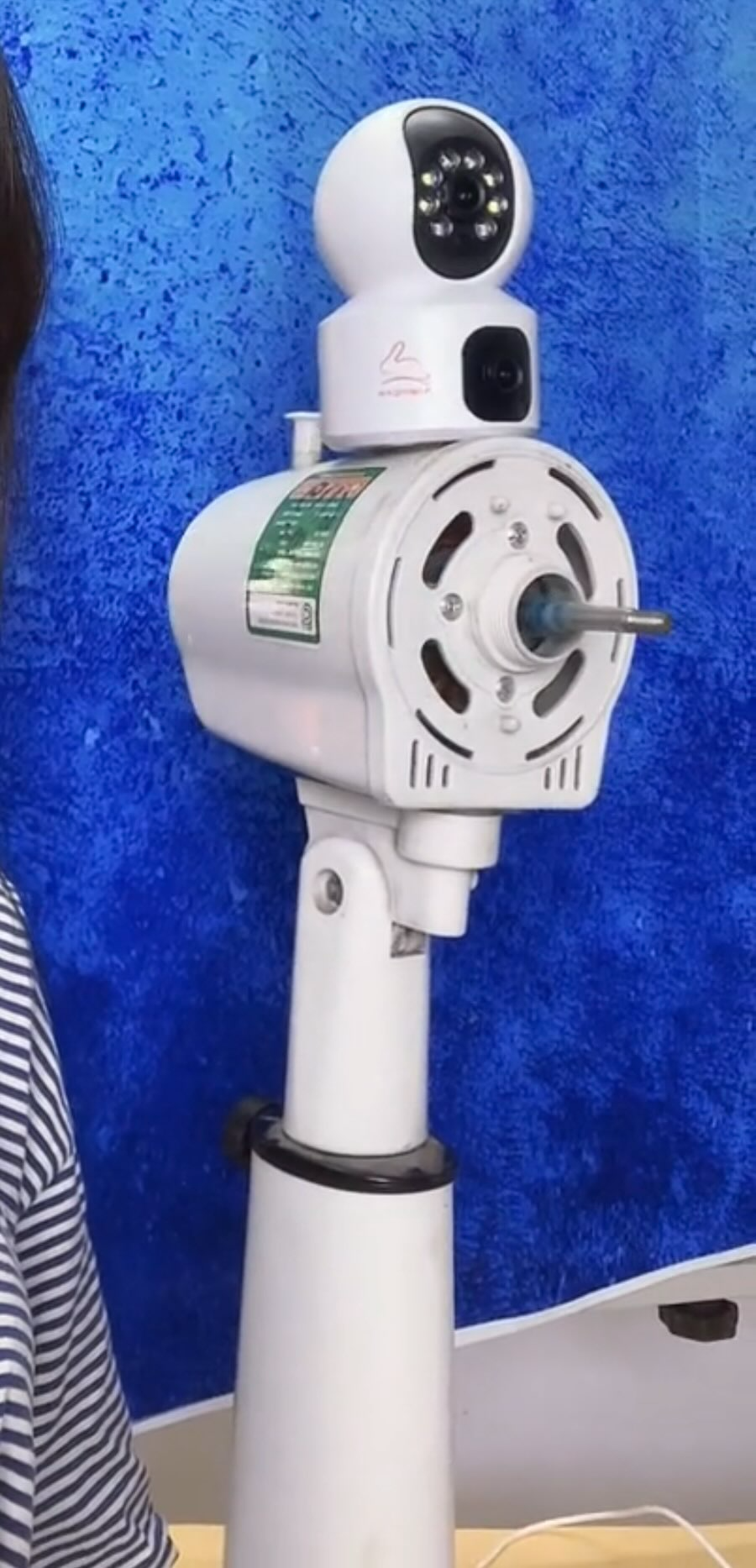 Con g&aacute;i &ocirc;ng chủ tiệm điện m&aacute;y ở TP.HCM đăng một tấm ảnh trong nh&agrave; vệ sinh g&acirc;y ch&uacute; &yacute;, xem tiếp phải thốt l&ecirc;n: "&Ocirc;i lo&agrave;i người"- Ảnh 12.