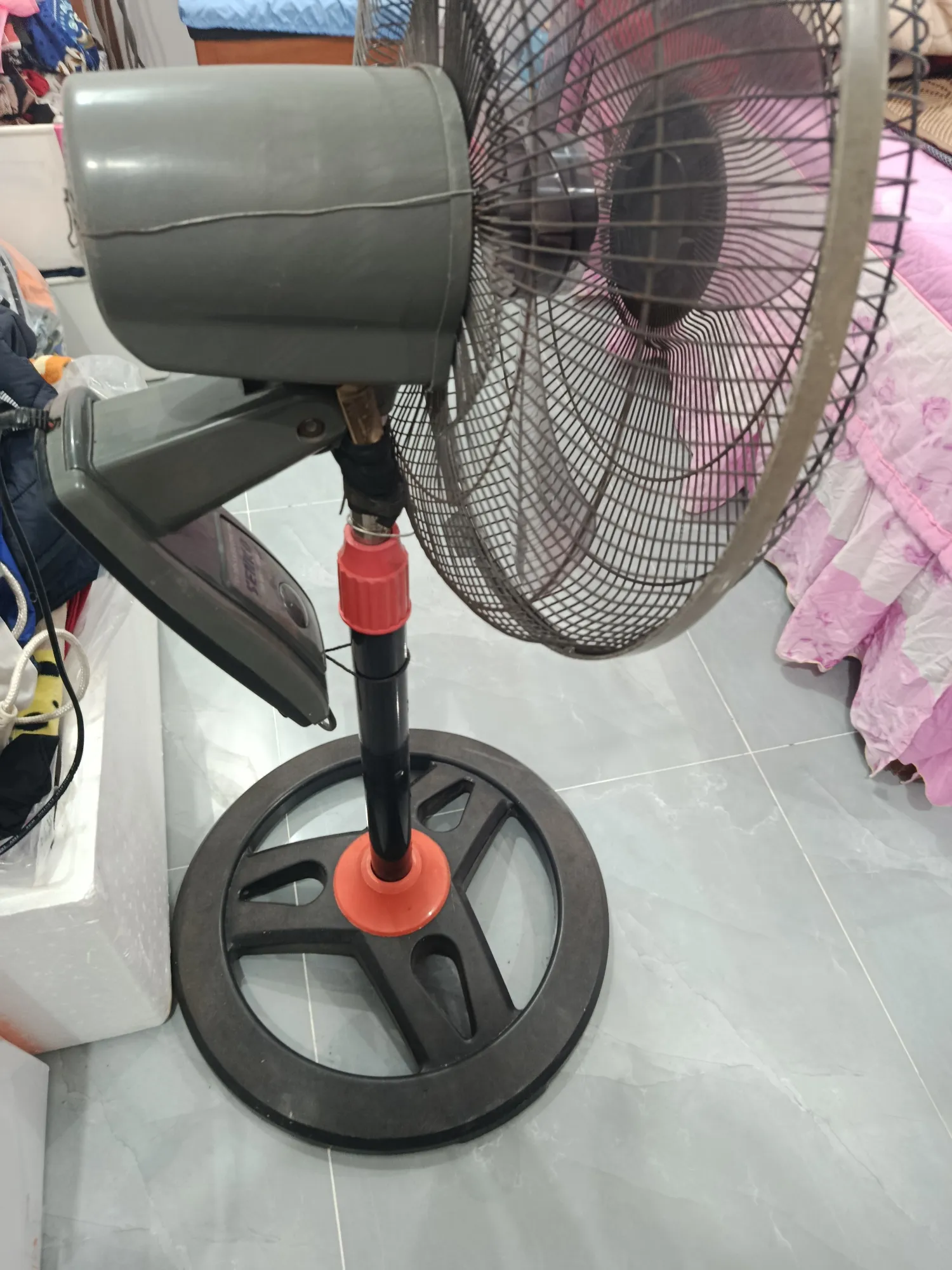 Con g&aacute;i &ocirc;ng chủ tiệm điện m&aacute;y ở TP.HCM đăng một tấm ảnh trong nh&agrave; vệ sinh g&acirc;y ch&uacute; &yacute;, xem tiếp phải thốt l&ecirc;n: "&Ocirc;i lo&agrave;i người"- Ảnh 8.