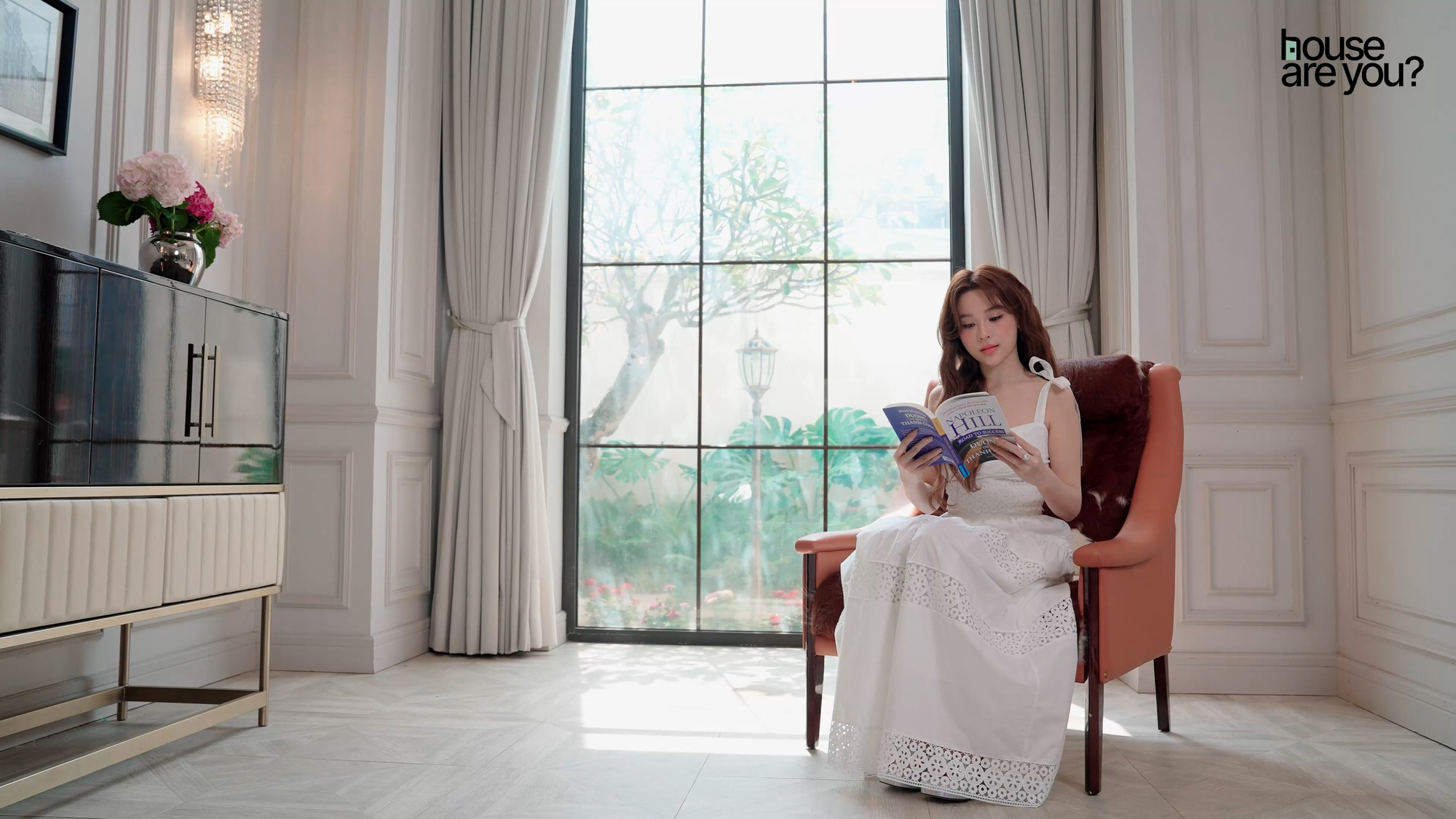 Cuộc sống sang chảnh của hội "ph&uacute; b&agrave;" Vbiz: Huyền Baby ở biệt thự 100 tỷ, Ngọc Thanh T&acirc;m sống trong "cung điện" đập th&ocirc;ng 6 căn- Ảnh 23.