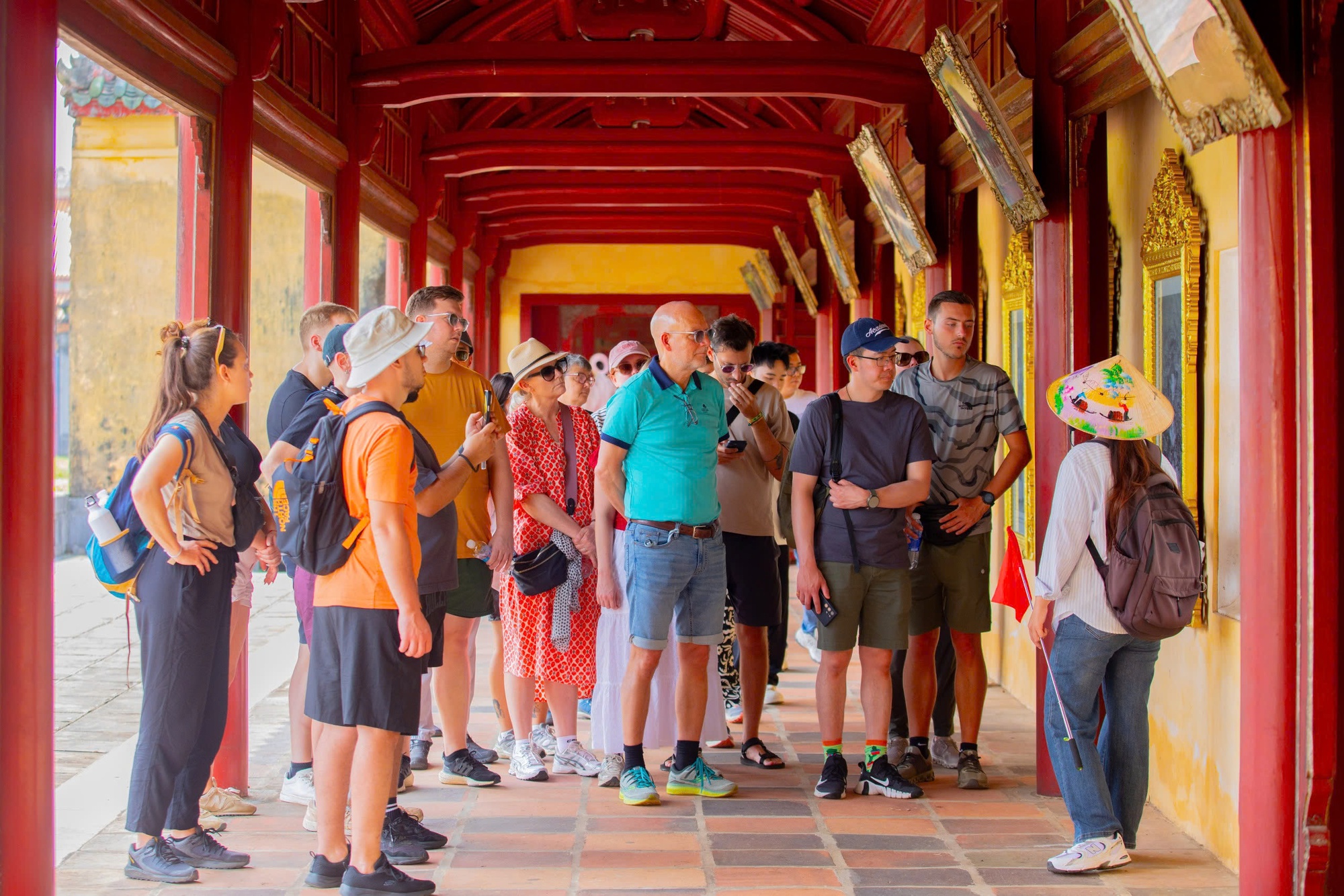 Mở cửa di tích dịp Giải phóng Huế, hàng nghìn du khách tham quan- Ảnh 3. Mở cửa di tích dịp Giải phóng Huế, hàng nghìn du khách tham quan- Ảnh 3.