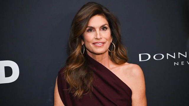 Cindy Crawford ở tuổi 60 vẫn trẻ trung rạng rỡ: Th&oacute;i quen buổi s&aacute;ng k&eacute;o d&agrave;i 2,5 tiếng khiến ai xem cũng cho&aacute;ng- Ảnh 1.