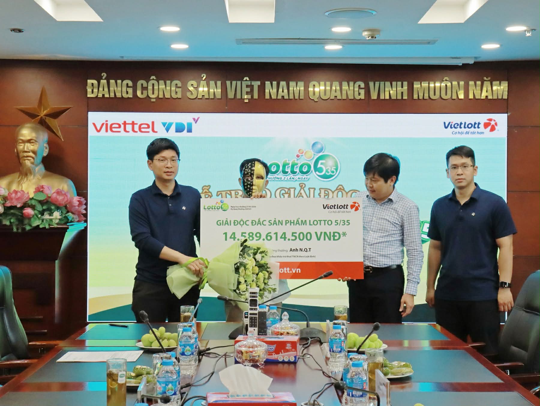 Người đàn ông trúng Vietlott hơn 14 tỷ đồng nhờ chọn số theo “mẹo” của các tỷ phú- Ảnh 1. Người đàn ông trúng Vietlott hơn 14 tỷ đồng nhờ chọn số theo “mẹo” của các tỷ phú- Ảnh 1.
