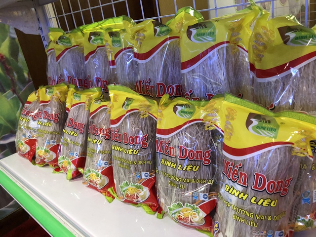 Loại miến kh&ocirc;ng trắng tinh lại được chứng nhận l&agrave; loại "chuẩn", người ăn nhận x&eacute;t: Kh&aacute;c hẳn h&agrave;ng si&ecirc;u thị- Ảnh 1.