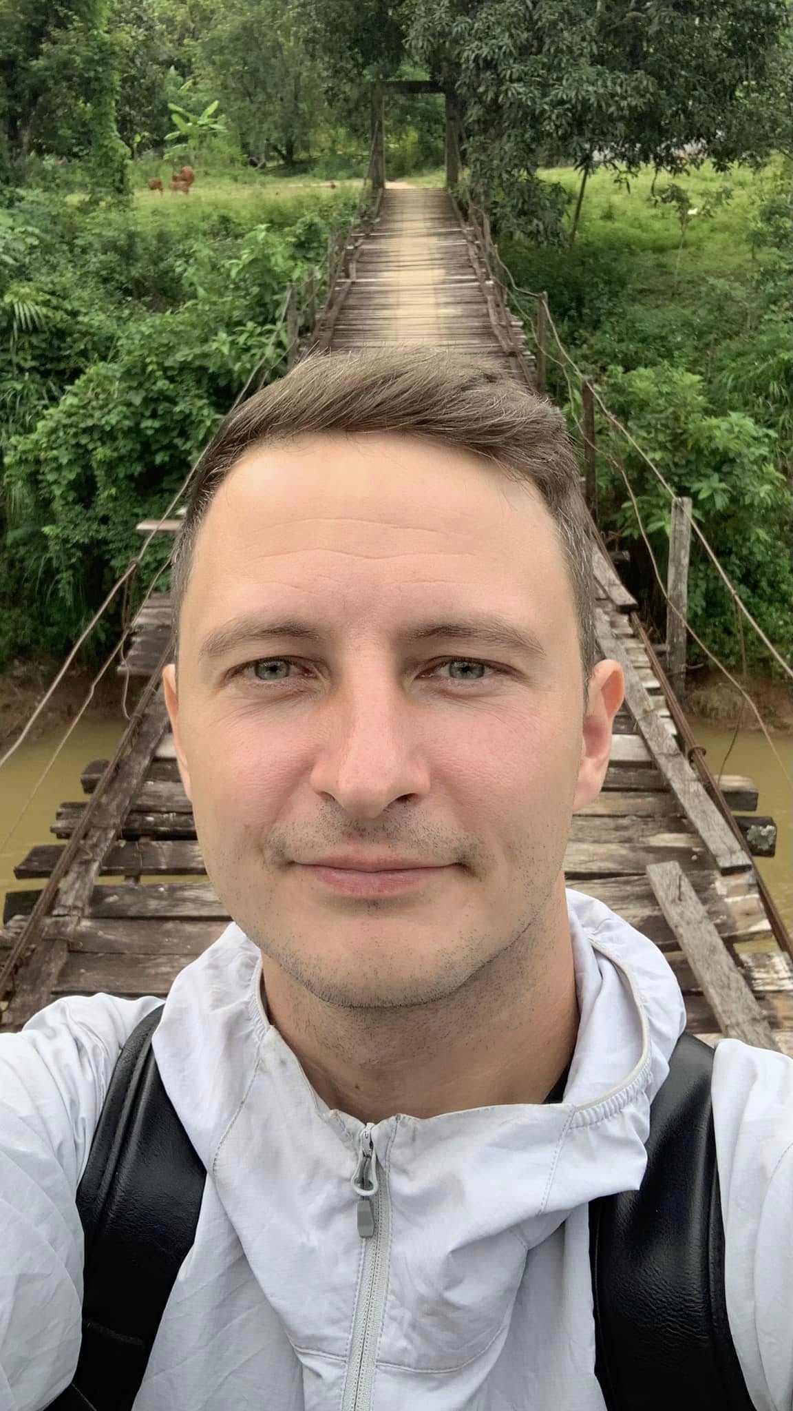 Khách Tây đang đi du lịch bỗng được "gả vợ" ở Việt Nam, netizen: Cứ đà này thì mỗi tỉnh một "cô vợ"!- Ảnh 4. Khách Tây đang đi du lịch bỗng được "gả vợ" ở Việt Nam, netizen: Cứ đà này thì mỗi tỉnh một "cô vợ"!- Ảnh 4.