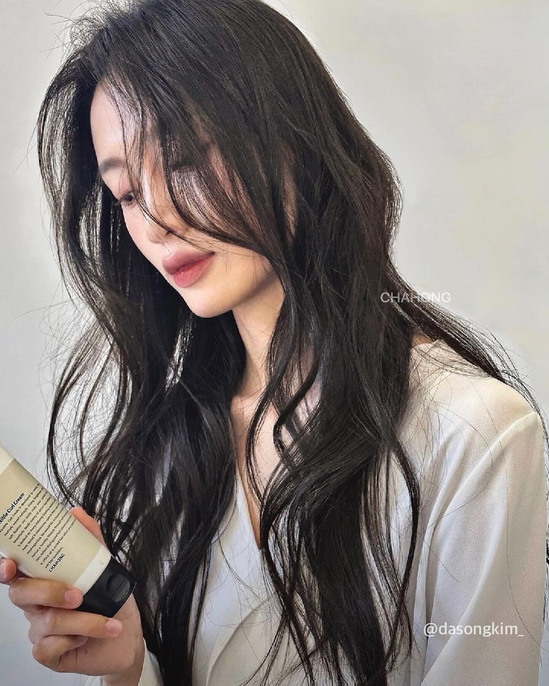 Kh&ocirc;ng cần nhuộm m&agrave;u, 5 xu hướng t&oacute;c đen h&egrave; 2026 sẽ gi&uacute;p diện mạo của chị em trẻ trung v&agrave; rất thanh lịch- Ảnh 9.