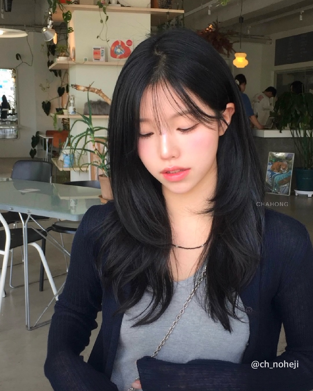 Kh&ocirc;ng cần nhuộm m&agrave;u, 5 xu hướng t&oacute;c đen h&egrave; 2026 sẽ gi&uacute;p diện mạo của chị em trẻ trung v&agrave; rất thanh lịch- Ảnh 4.