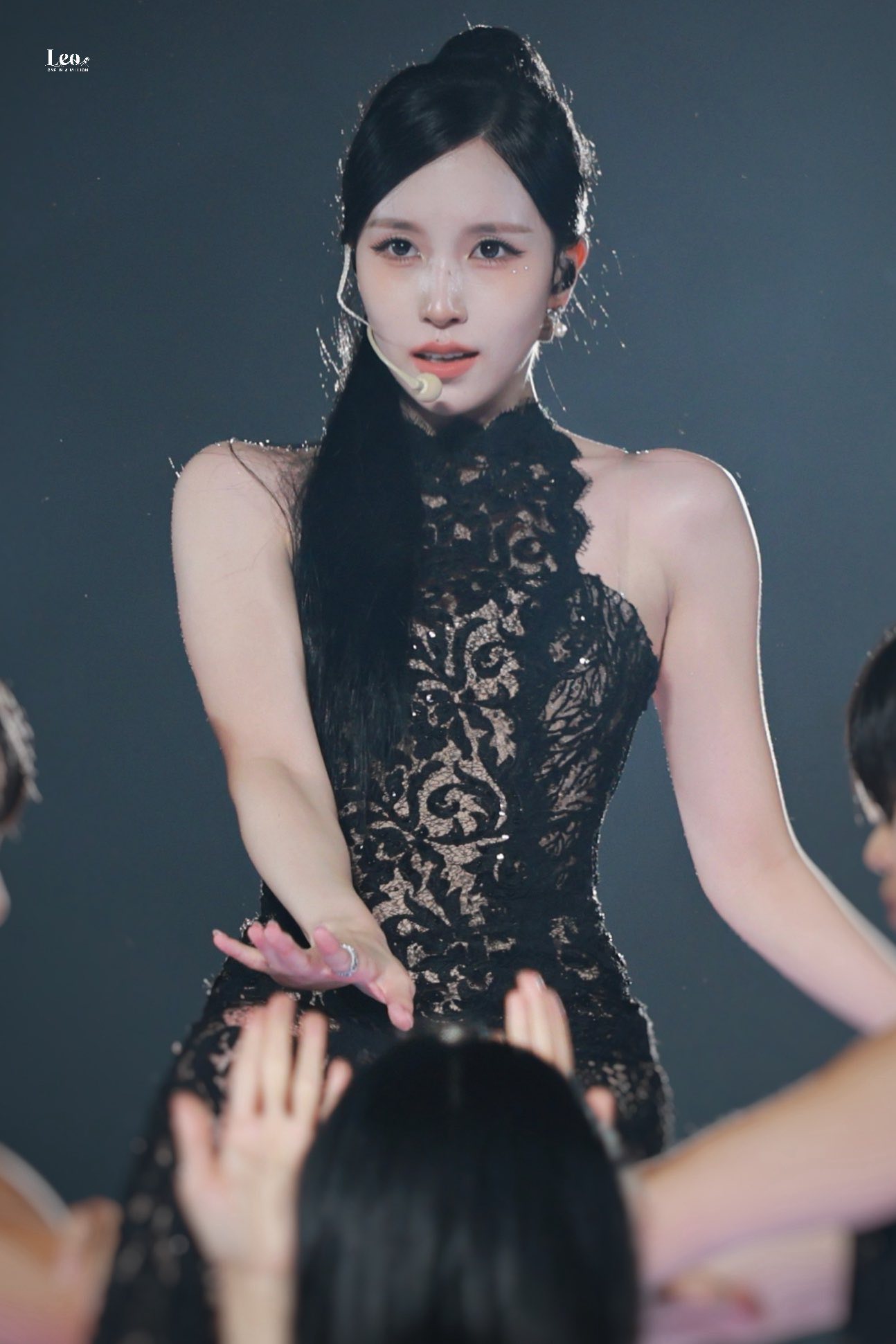 "Mỹ nh&acirc;n v&agrave;ng ngọc" lộ nhan sắc g&acirc;y sốc ngo&agrave;i đời thực, kh&iacute; chất đến độ nh&acirc;n vi&ecirc;n nữ d&aacute;n mắt sững sờ- Ảnh 2.