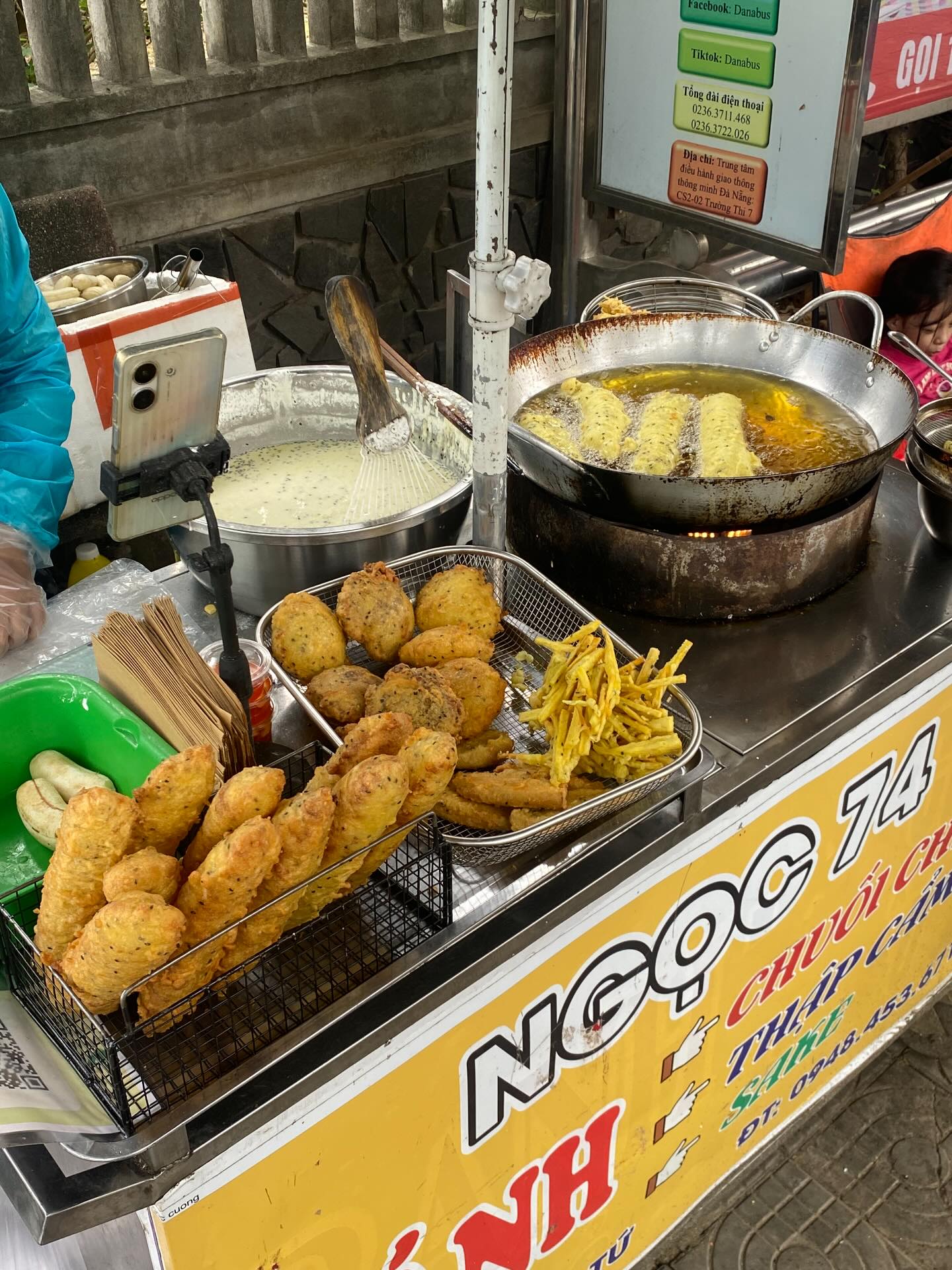 Chuyện lạ Đ&agrave; Nẵng: Chuối chi&ecirc;n vỉa h&egrave; đang b&aacute;n chạy bỗng đồng loạt biến mất nhường chỗ cho thức uống giải nhiệt chưa tới 20.000 đồng- Ảnh 2.