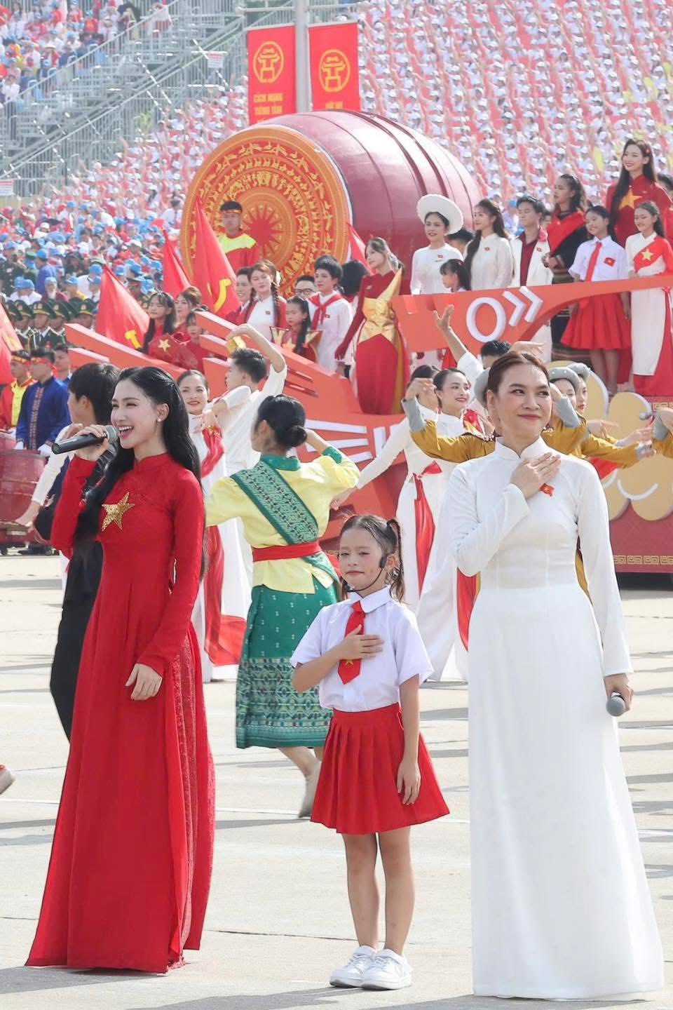 Mỹ T&acirc;m hội ngộ b&eacute; g&aacute;i 7 tuổi g&acirc;y sốt tại A80, Mai T&agrave;i Phến bị r&eacute;o t&ecirc;n v&igrave; một l&yacute; do- Ảnh 4.