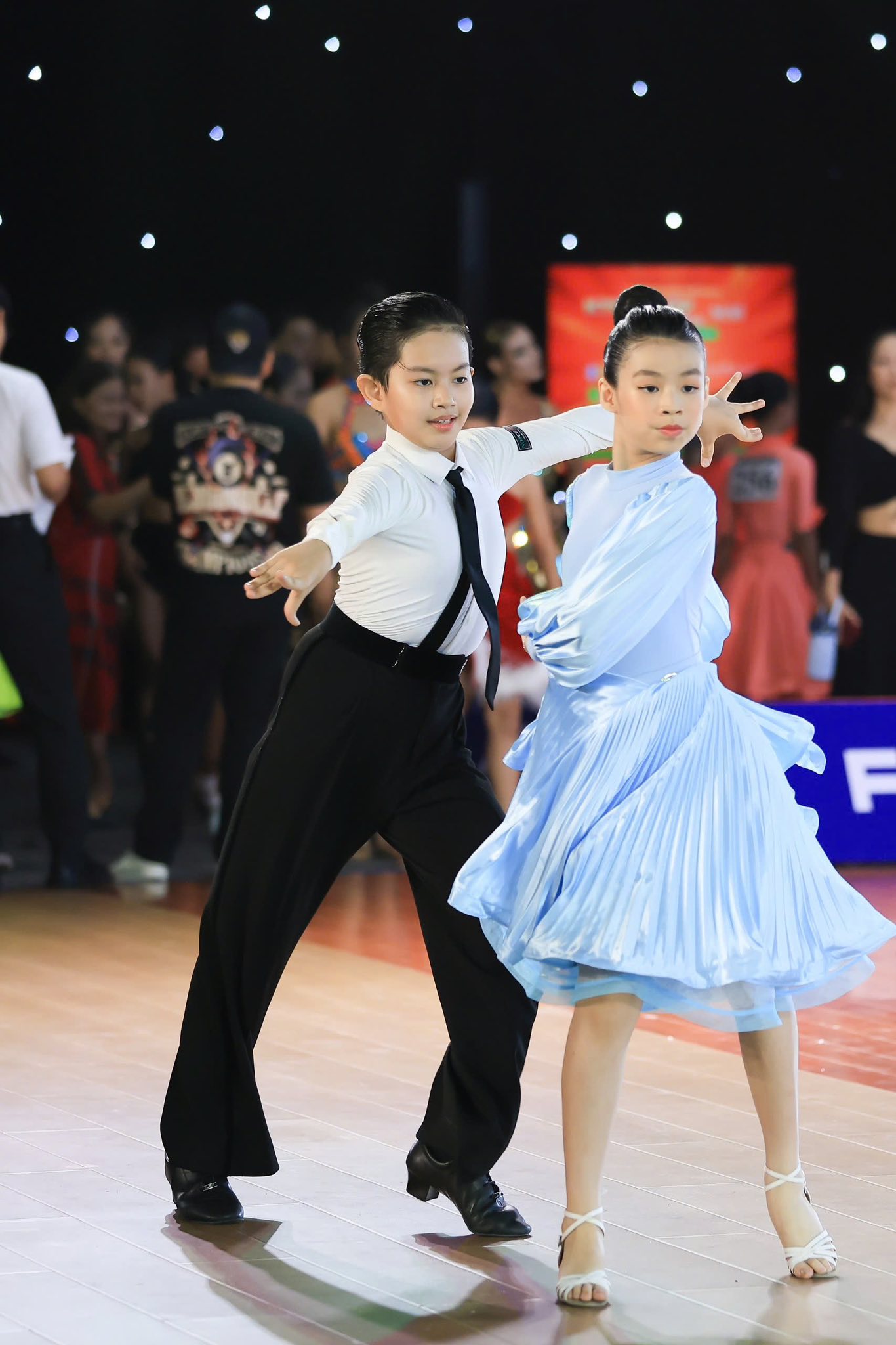 Kubi nhà Khánh Thi - Phan Hiển: 11 tuổi cao vượt 1m6, 2 năm liên tiếp vô địch thế giới- Ảnh 5. Kubi nhà Khánh Thi - Phan Hiển: 11 tuổi cao vượt 1m6, 2 năm liên tiếp vô địch thế giới- Ảnh 5.