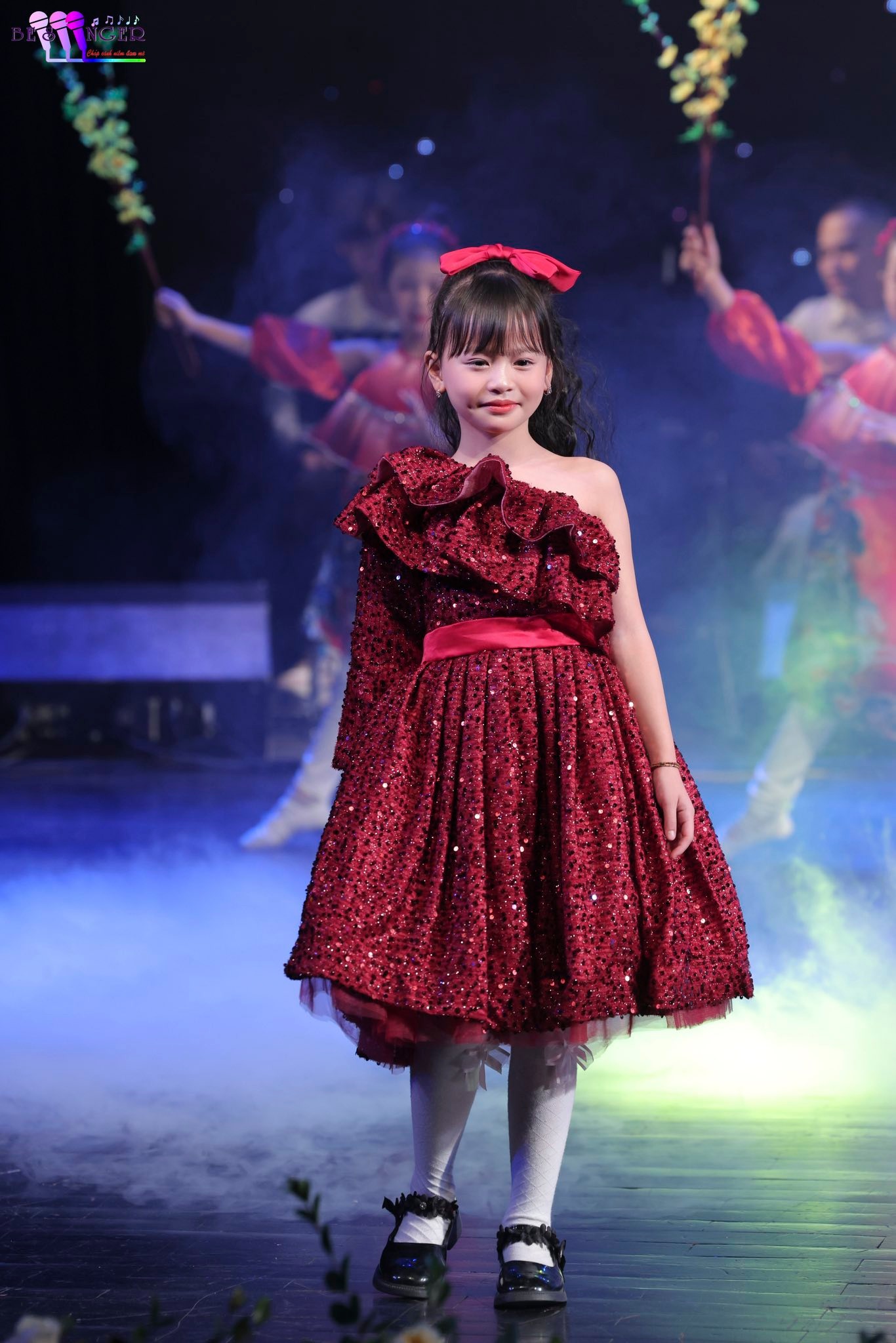 Mỹ T&acirc;m hội ngộ b&eacute; g&aacute;i 7 tuổi g&acirc;y sốt tại A80, Mai T&agrave;i Phến bị r&eacute;o t&ecirc;n v&igrave; một l&yacute; do- Ảnh 5.