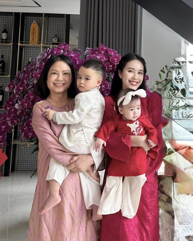 Chọn b&igrave;nh y&ecirc;n b&ecirc;n gia đ&igrave;nh thay v&igrave; h&agrave;o quang Hoa hậu: Nữ MC lấy chồng Tiến sĩ, cuộc sống như ph&uacute; b&agrave; trong dinh thự 9 tầng ở H&agrave; Nội- Ảnh 2.