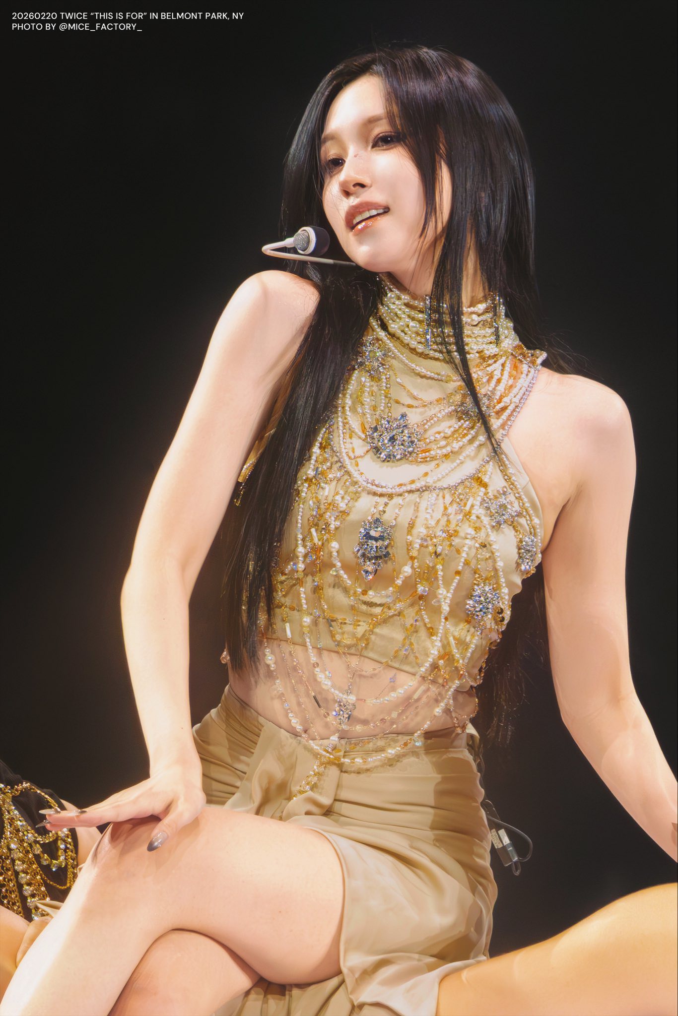 "Mỹ nh&acirc;n v&agrave;ng ngọc" lộ nhan sắc g&acirc;y sốc ngo&agrave;i đời thực, kh&iacute; chất đến độ nh&acirc;n vi&ecirc;n nữ d&aacute;n mắt sững sờ- Ảnh 4.