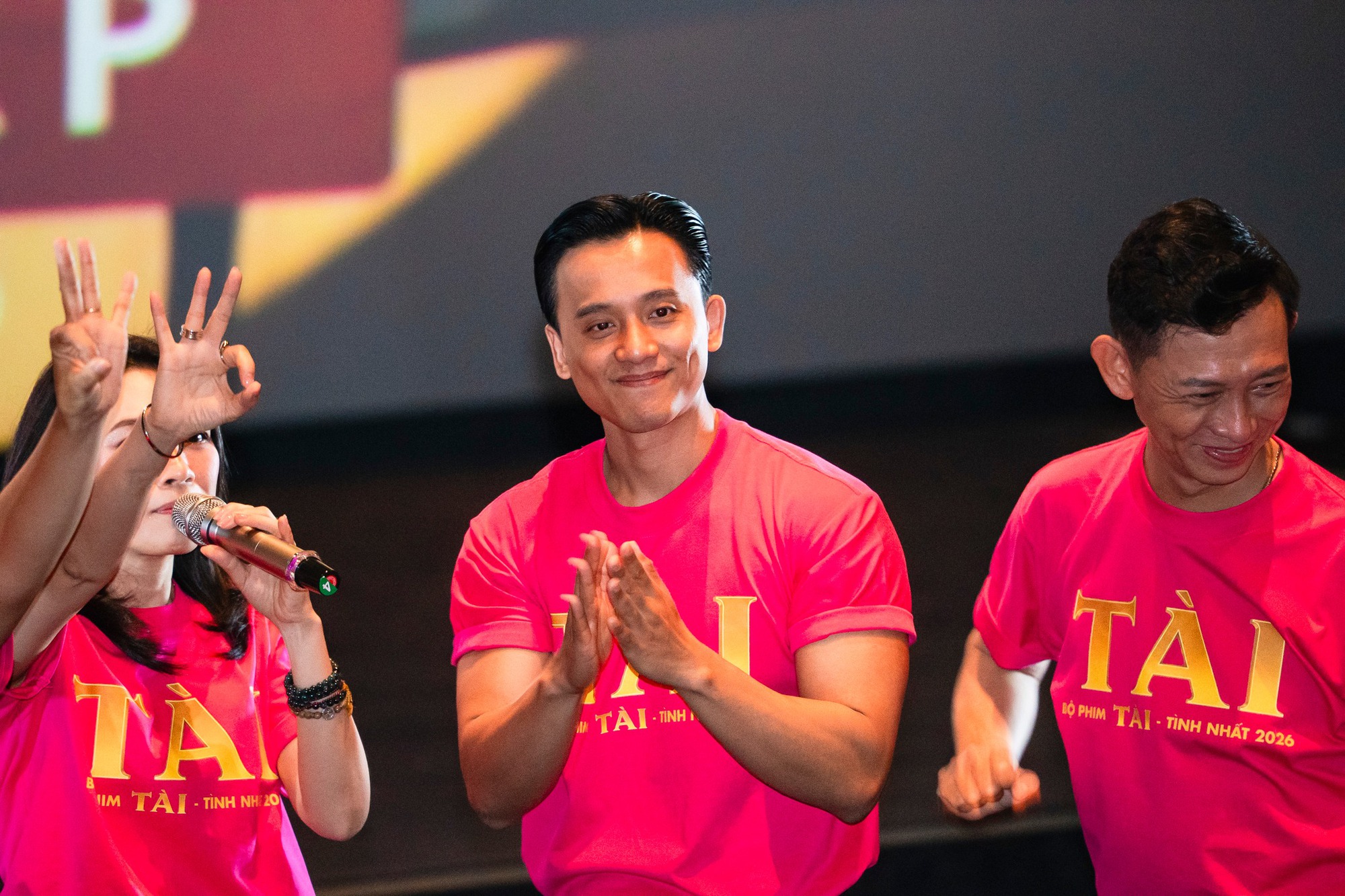 Mỹ T&acirc;m hội ngộ b&eacute; g&aacute;i 7 tuổi g&acirc;y sốt tại A80, Mai T&agrave;i Phến bị r&eacute;o t&ecirc;n v&igrave; một l&yacute; do- Ảnh 3.