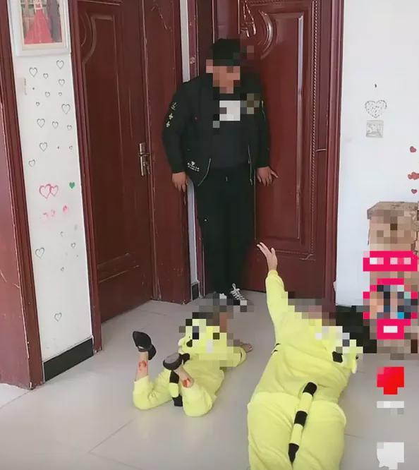 Bức ảnh QUỲ GỐI nhận b&atilde;o "gạch đ&aacute;": Đ&acirc;y ch&iacute;nh l&agrave; c&aacute;ch cha mẹ huỷ hoại con c&aacute;i nhanh nhất!- Ảnh 2.