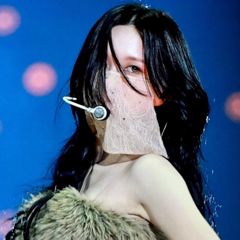 "Mỹ nh&acirc;n v&agrave;ng ngọc" lộ nhan sắc g&acirc;y sốc ngo&agrave;i đời thực, kh&iacute; chất đến độ nh&acirc;n vi&ecirc;n nữ d&aacute;n mắt sững sờ- Ảnh 9.