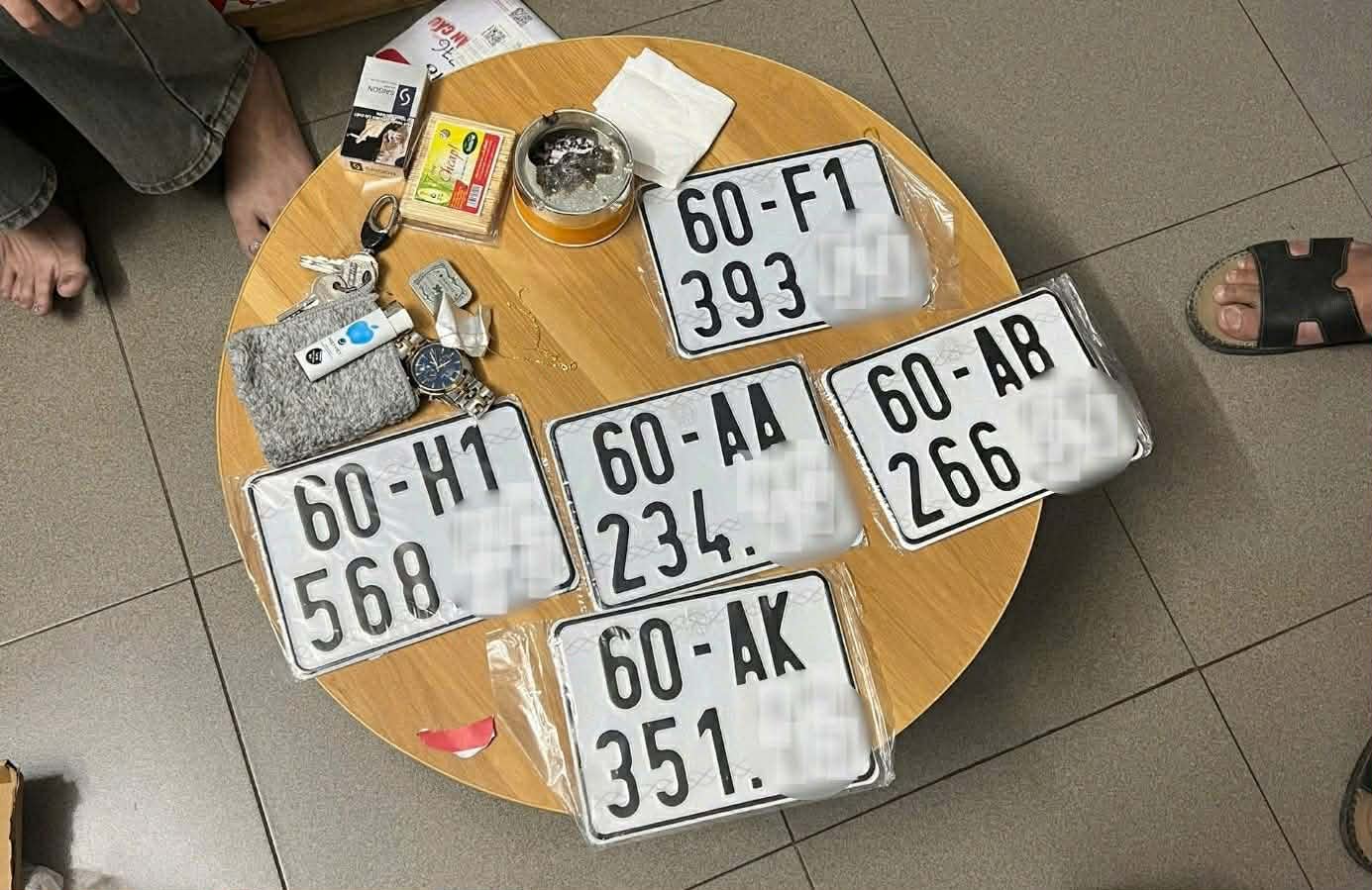 Giả vờ hỏi đường rồi "cuỗm" lu&ocirc;n d&acirc;y chuyền của cụ b&agrave; 75 tuổi đang đi mua đồ ăn s&aacute;ng- Ảnh 2.