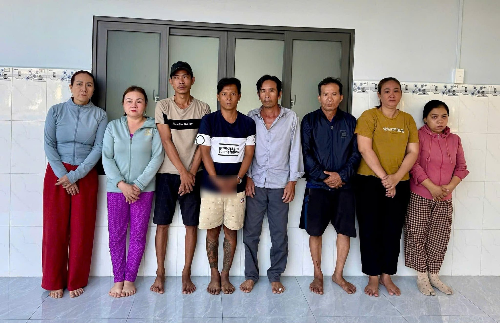 Đột k&iacute;ch "ổ nhện" b&agrave;i bạc ẩn m&igrave;nh ven s&ocirc;ng: Địa thế độc đạo, chỉ c&oacute; một đường ra v&agrave;o- Ảnh 2.