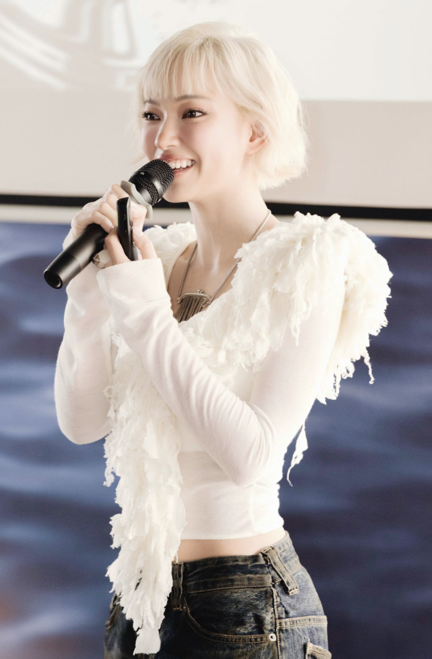 Bận đi h&aacute;t, brand mỹ phẩm của Ch&acirc;u B&ugrave;i giờ ra sao?- Ảnh 11.