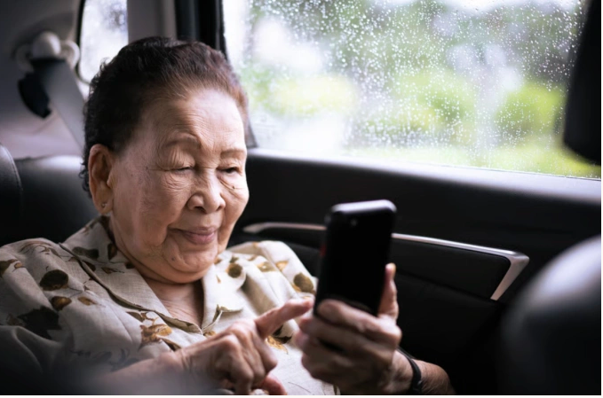 Sập bẫy t&igrave;nh &ldquo;tổng t&agrave;i AI", cụ b&agrave; U90 viết thư, đ&ograve;i cưới, chi tiền thật cho t&igrave;nh ảo- Ảnh 2.