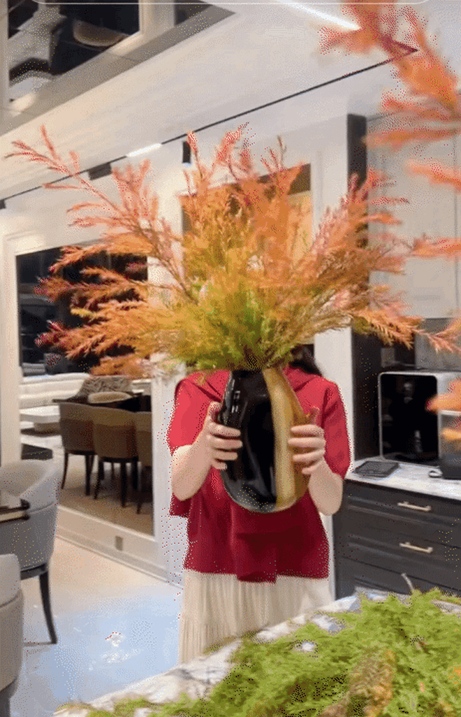 Chọn b&igrave;nh y&ecirc;n b&ecirc;n gia đ&igrave;nh thay v&igrave; h&agrave;o quang Hoa hậu: Nữ MC lấy chồng Tiến sĩ, cuộc sống như ph&uacute; b&agrave; trong dinh thự 9 tầng ở H&agrave; Nội- Ảnh 7.