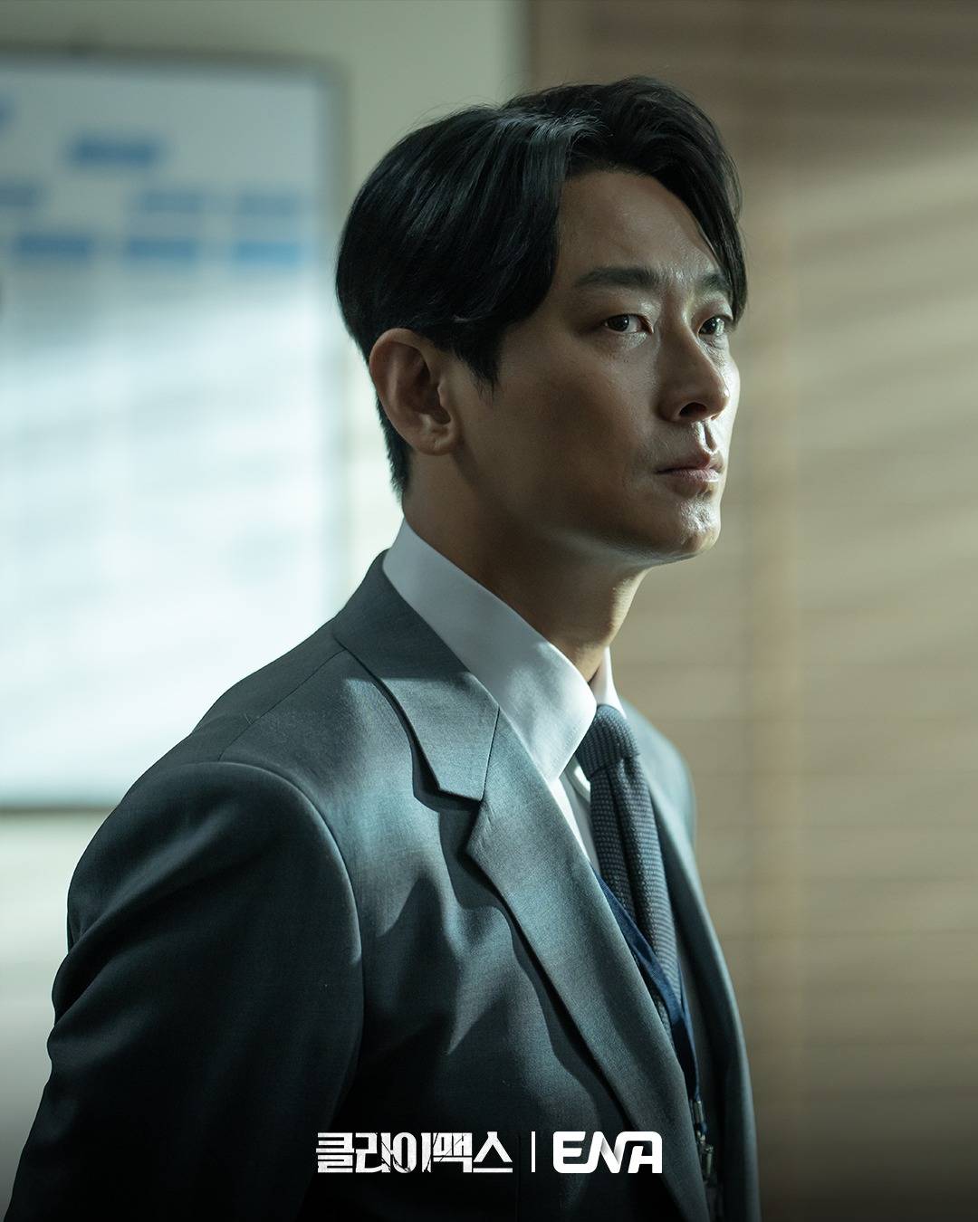 Climax: Bóc trần góc tối chính trị - giải trí Hàn Quốc bằng diễn xuất đỉnh cao của Joo Ji Hoon và Ha Ji Won- Ảnh 6. Climax: Bóc trần góc tối chính trị - giải trí Hàn Quốc bằng diễn xuất đỉnh cao của Joo Ji Hoon và Ha Ji Won- Ảnh 6.