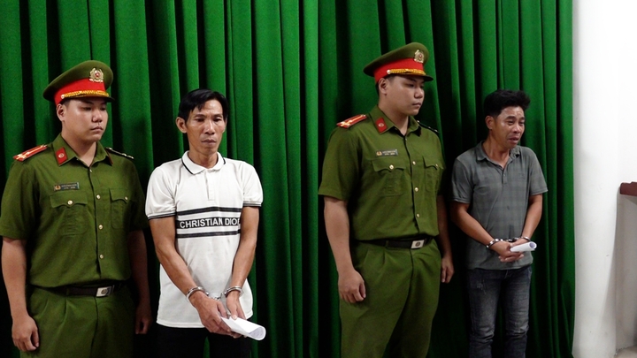 Bắt 2 'c&aacute;t tặc' chống người thi h&agrave;nh c&ocirc;ng vụ khiến thiếu t&aacute; c&ocirc;ng an hy sinh- Ảnh 1.