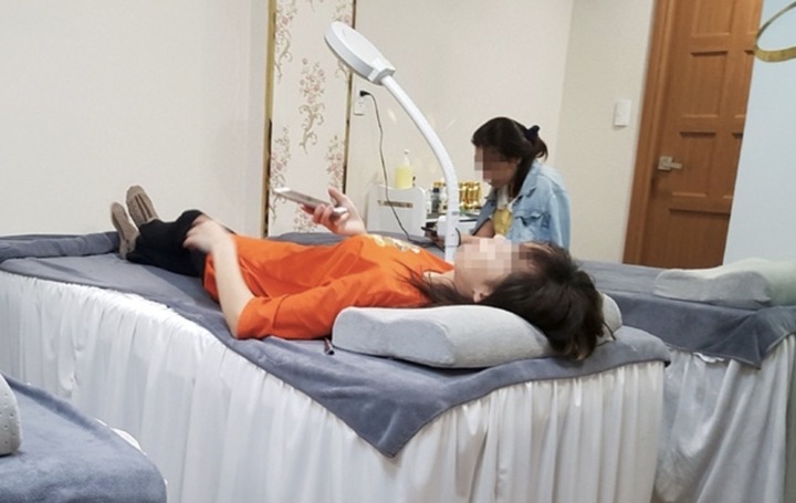 Ph&aacute;t hiện cơ sở ti&ecirc;m filler &lsquo;chui&rsquo; trong hẻm ở TP.HCM- Ảnh 1.