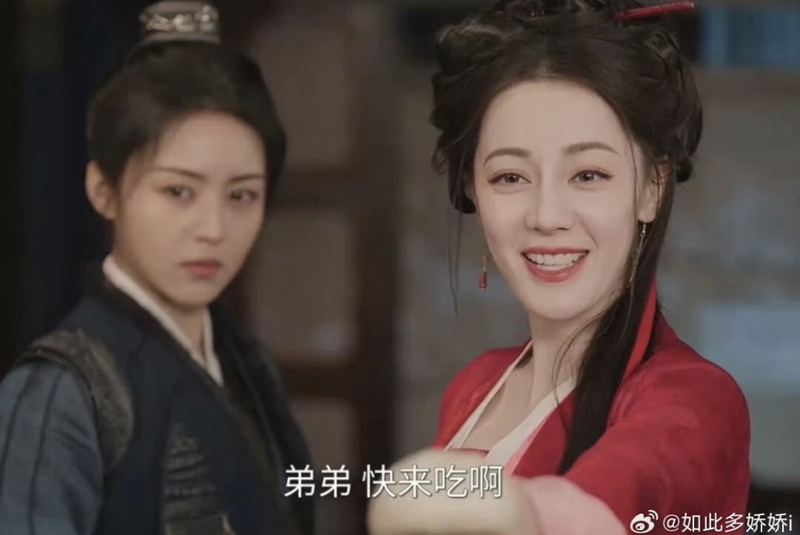 Gương mặt đ&aacute;ng sợ của Địch Lệ Nhiệt Ba- Ảnh 3.