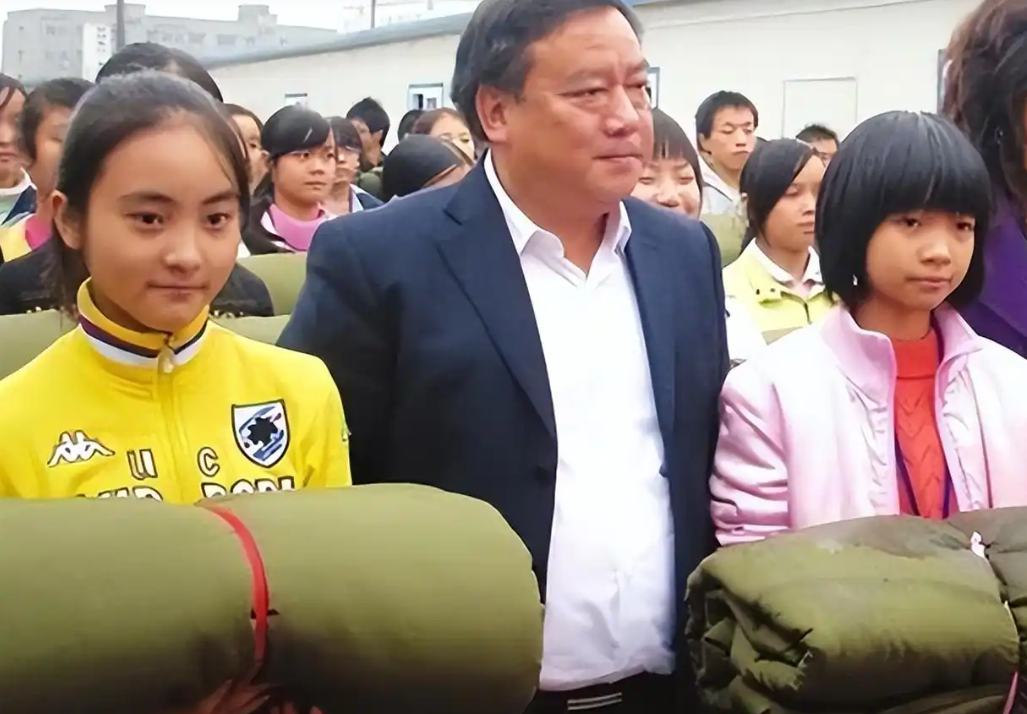 Thầy Hiệu trưởng bị ch&ecirc; tr&aacute;ch v&igrave; dạy học sinh m&ocirc;n "t&agrave;o lao", ai ngờ 3 năm sau, hơn 2.000 em được cứu sống bởi ch&iacute;nh bộ m&ocirc;n ấy!- Ảnh 3.