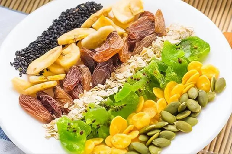 Ng&agrave;y c&agrave;ng c&oacute; nhiều người chết v&igrave; bệnh tiểu đường, b&aacute;c sĩ n&oacute;i thẳng: Ăn nhiều 3 loại quả n&agrave;y chẳng kh&aacute;c n&agrave;o nạp cả t&uacute;i đường- Ảnh 2.