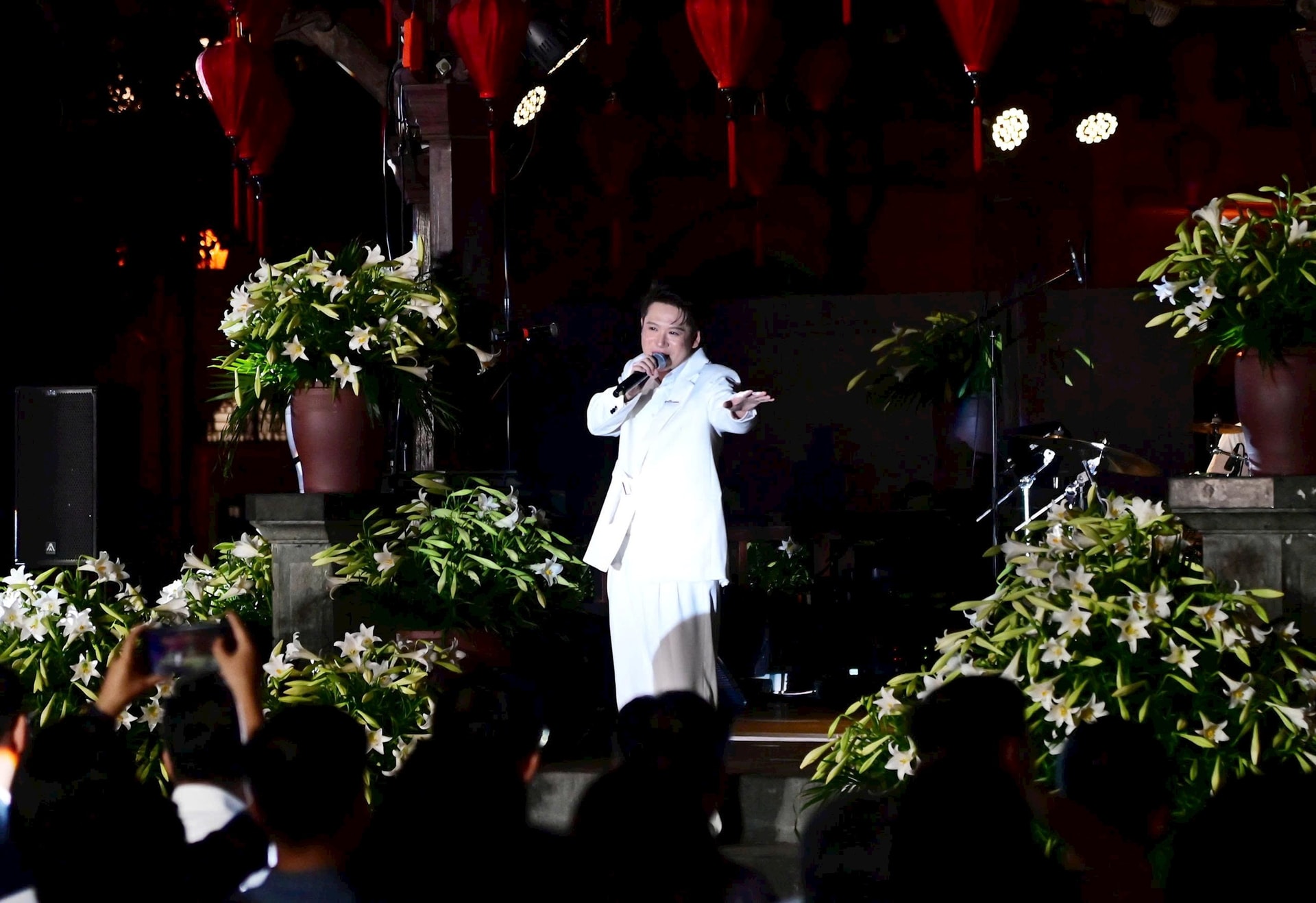 Live concert H&agrave; Nội B&igrave;nh Y&ecirc;n - m&oacute;n qu&agrave; &acirc;m nhạc s&aacute;ng tạo, gi&agrave;u bản sắc- Ảnh 7.