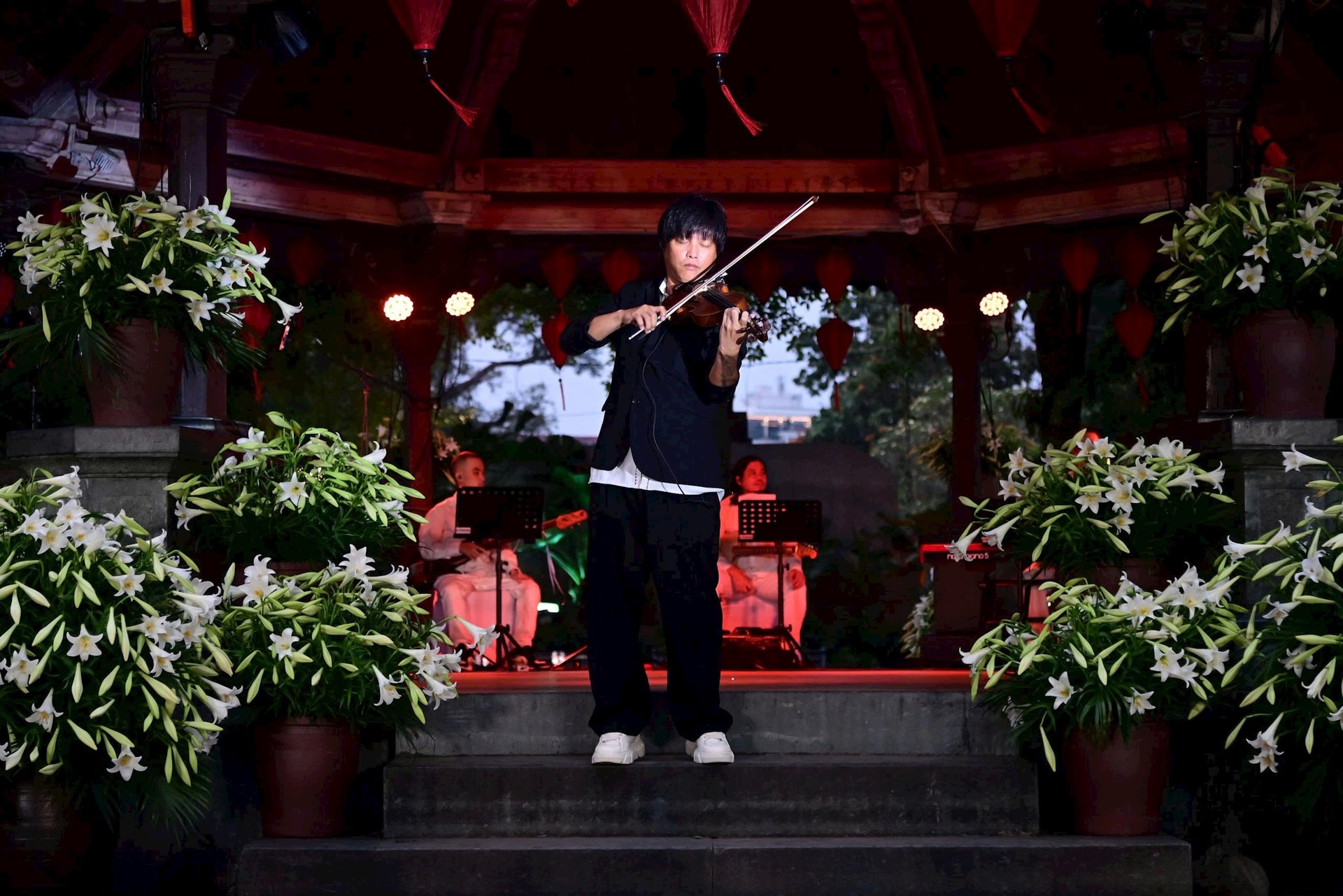 Live concert H&agrave; Nội B&igrave;nh Y&ecirc;n - m&oacute;n qu&agrave; &acirc;m nhạc s&aacute;ng tạo, gi&agrave;u bản sắc- Ảnh 4.