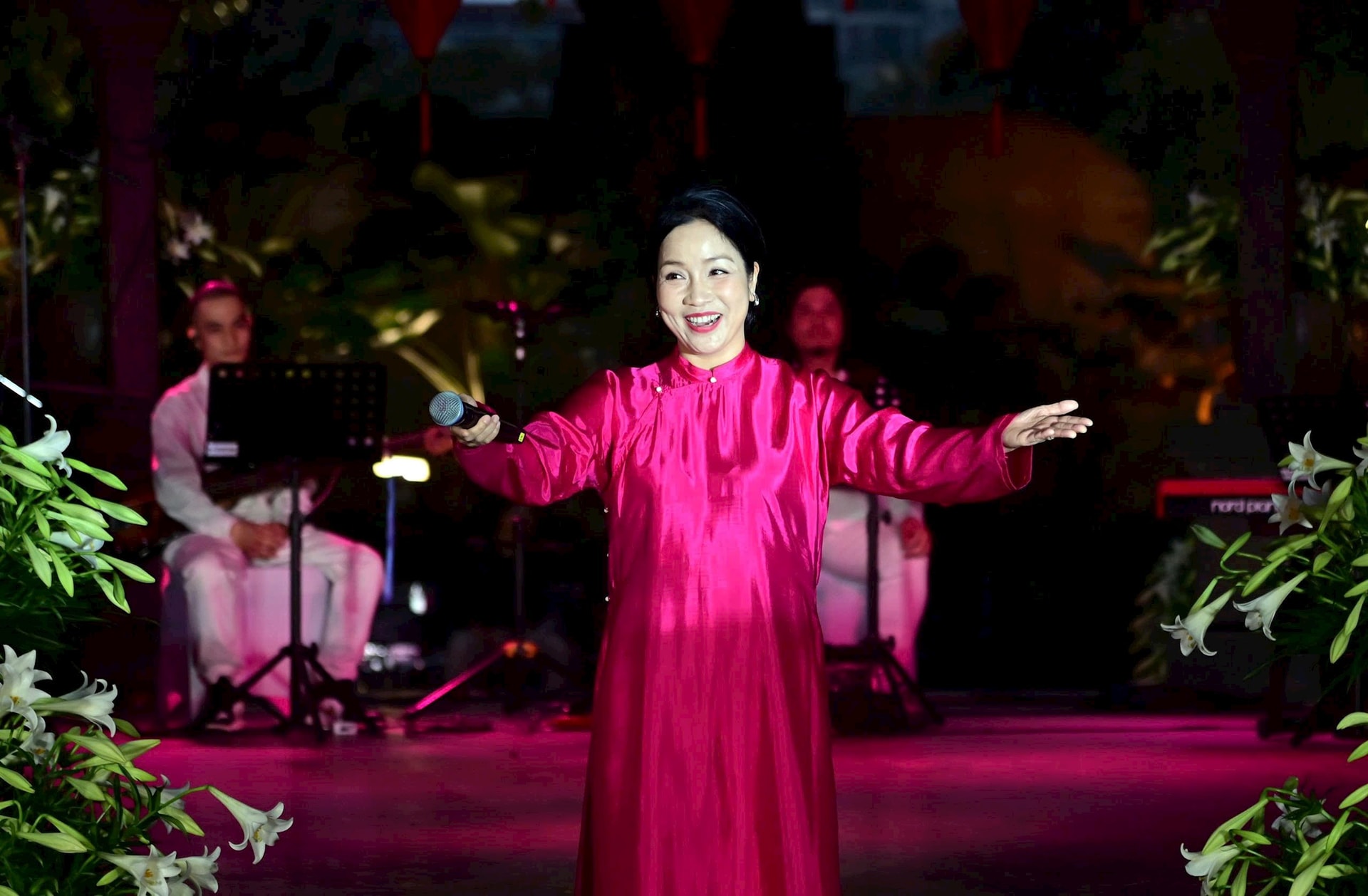 Live concert H&agrave; Nội B&igrave;nh Y&ecirc;n - m&oacute;n qu&agrave; &acirc;m nhạc s&aacute;ng tạo, gi&agrave;u bản sắc- Ảnh 6.