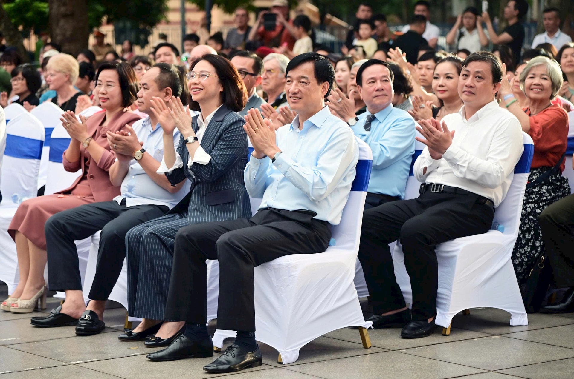 Live concert H&agrave; Nội B&igrave;nh Y&ecirc;n - m&oacute;n qu&agrave; &acirc;m nhạc s&aacute;ng tạo, gi&agrave;u bản sắc- Ảnh 2.