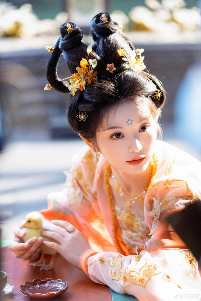 Nữ ch&iacute;nh phim Trục Ngọc: Mặt b&uacute;p b&ecirc; body bốc lửa nhưng drama rợp trời, mang tiếng 