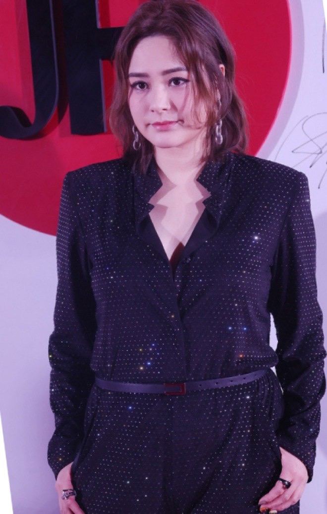 Đệ nhất mỹ nh&acirc;n Hong Kong tạm biệt 75kg nhờ&hellip; đ&aacute;nh răng ngay sau ăn- Ảnh 1.