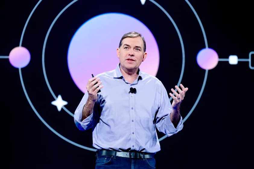 Sa thải 30.000 người, chi 200 tỷ USD nu&ocirc;i tham vọng AI, Amazon c&oacute; đang trở th&agrave;nh &lsquo;quốc gia số&rsquo; sau 20 năm đầu tư cho điện to&aacute;n đ&aacute;m m&acirc;y?- Ảnh 2.