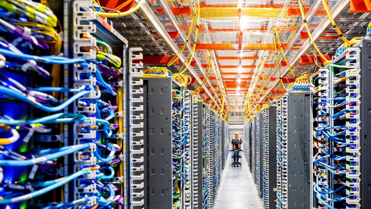 Sa thải 30.000 người, chi 200 tỷ USD nu&ocirc;i tham vọng AI, Amazon c&oacute; đang trở th&agrave;nh &lsquo;quốc gia số&rsquo; sau 20 năm đầu tư cho điện to&aacute;n đ&aacute;m m&acirc;y?- Ảnh 1.